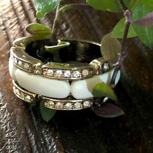 Banana Republic Cocktail Ring White and Silver with Rhinestones size 7.5
